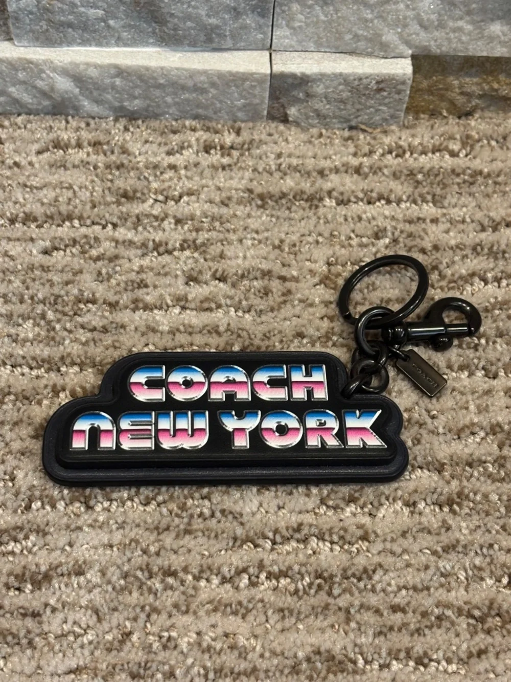 Coach NYC “80s Style” Logo Bag Clip/Keyring - Picture 2 of 8